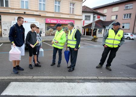 VARNA POT V ŠOLO ZŠAM 04 FOTO LJUBO VUKELIČ